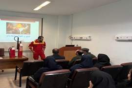 برگزاری کلاس آموزشی تئوری و عملی دوره آتش نشانی و تمرین drill